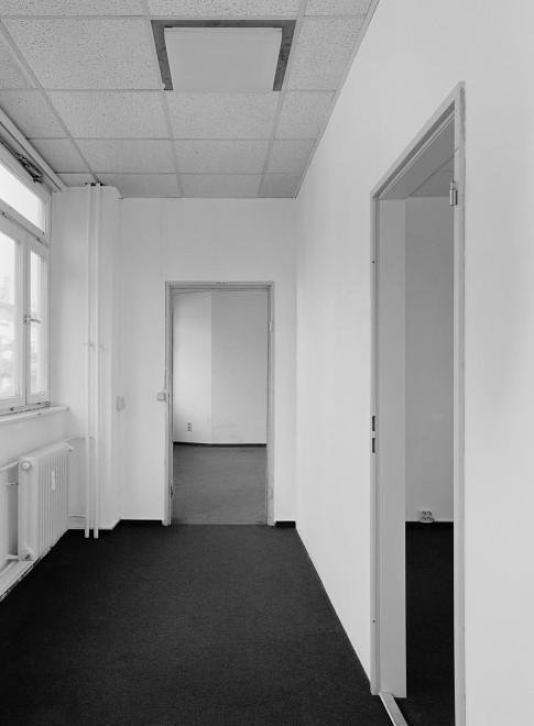 A photo of the inside of a building, with focus on the geomtery of the space