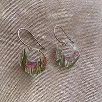 Springtime earrings //images.artistrunwebsite.com/gallery/img_1898291464741594_large.jpg?1477018792