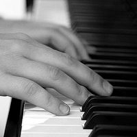 Piano Player //images.artistrunwebsite.com/gallery/img_2063211475005791_large.jpg?1475086064