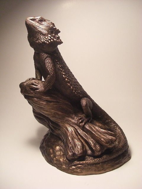 Bearded Dragon sculpture "Watching Over" Painting Bearded Dragon sculpture "Watching Over" by Jason Shanaman