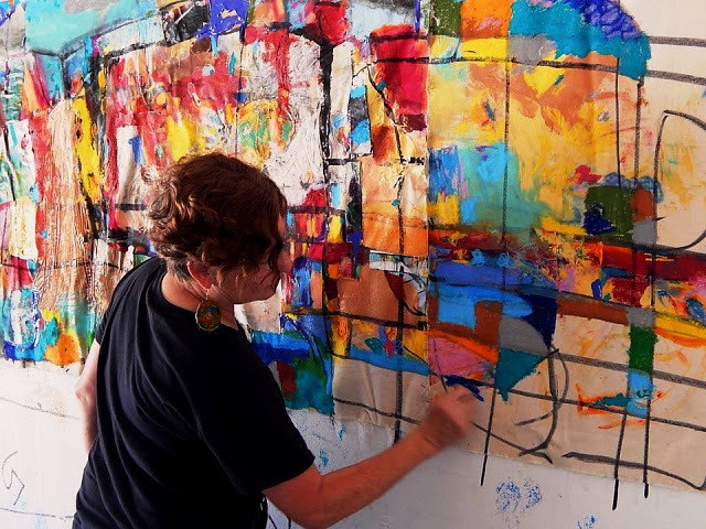 susie making her mural by Susan Harmon